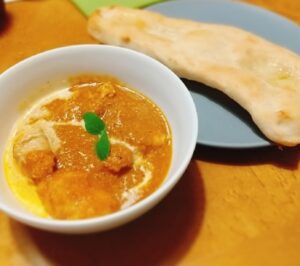 手作りバターチキンカレーとナン